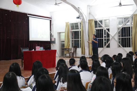 5.张经理在给新生进行入学教育