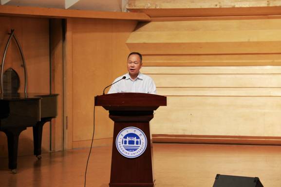 2.公司党委副书记、纪委书记黄劲松致辞